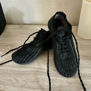 Rebel revolt blackout cheer shoe sz youth 2